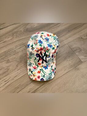 47 - New Era Floral NY Yankees Baseball Cap - White with Multicolor Flowers